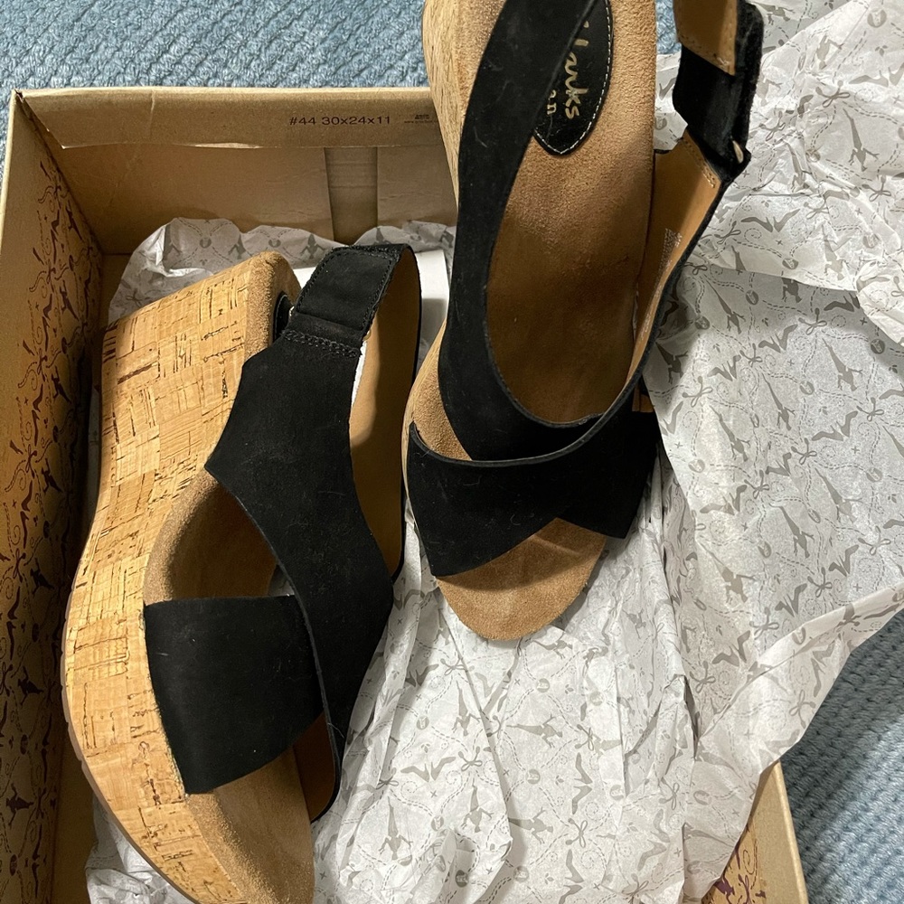 Clarks Black size 9 Suede Wedge Sandals